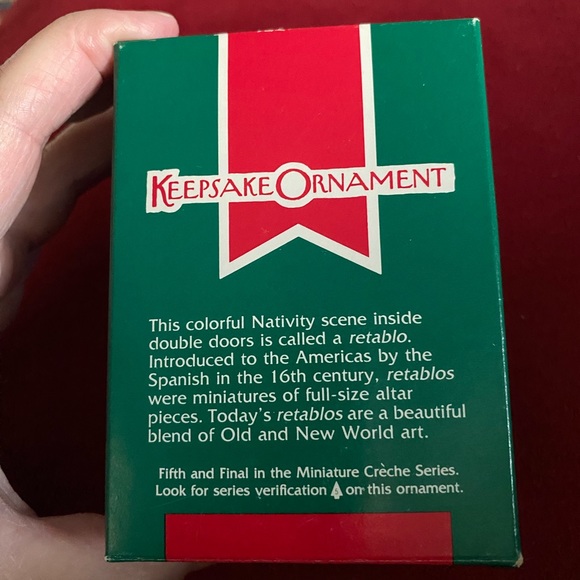 LIKE NEW rare Hallmark Collector’s Series Miniature Crèche handcrafted ornament - Picture 5 of 6